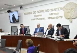 Avanza ley para dignificar a residentes médicos