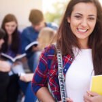 Entrega de becas de educación superior a estudiantes destacados de San Gil