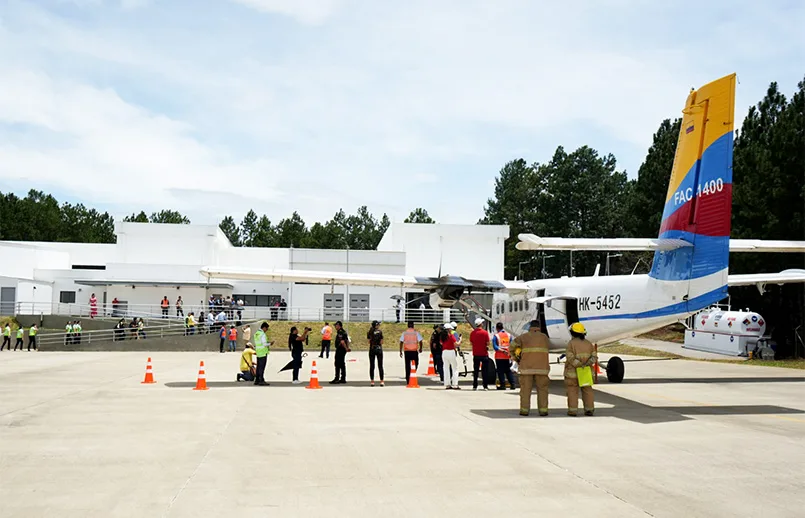 Avión de SATENA operando la ruta aérea entre San Gil y Bucaramanga